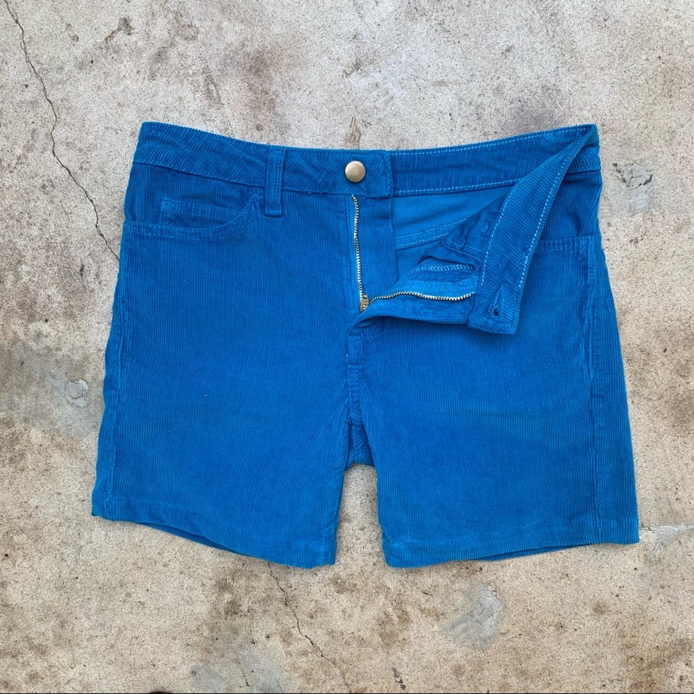 american apparel blueberry corduroy shorts 😛